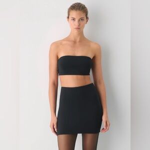 Aritzia Contour Enrich Skirt